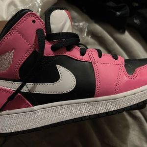 Air Jordan 1 Mid GS 'Pinksicle size 6y for sale needed gone asap